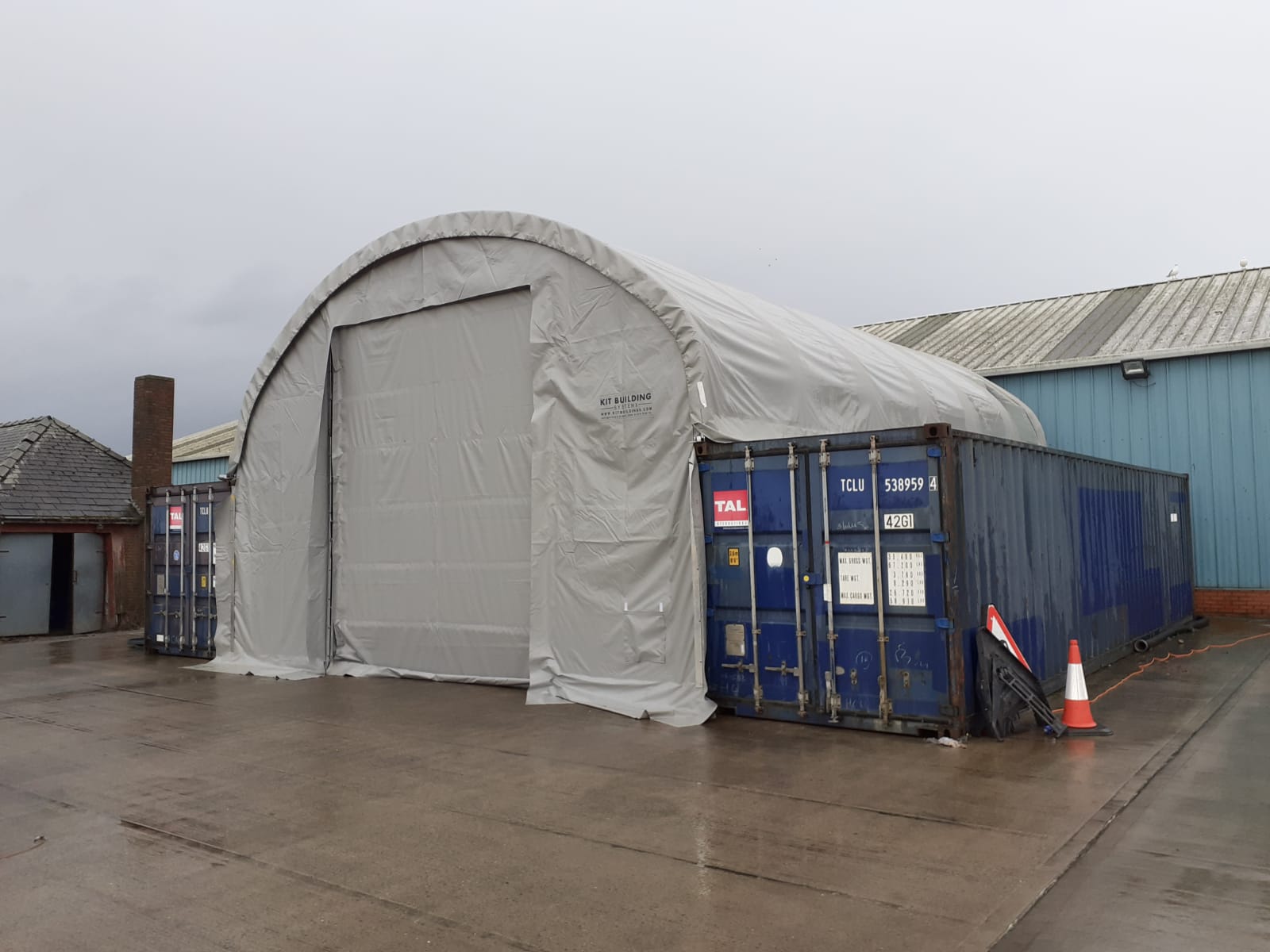 Containerüberdachungen – 40 Fuß x 40 Fuß x 15 Fuß (12 m x 12 m x 4,5 m)