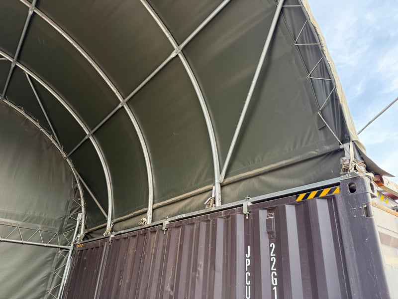 Geschlossene Rückwand für Container-Überdachungen